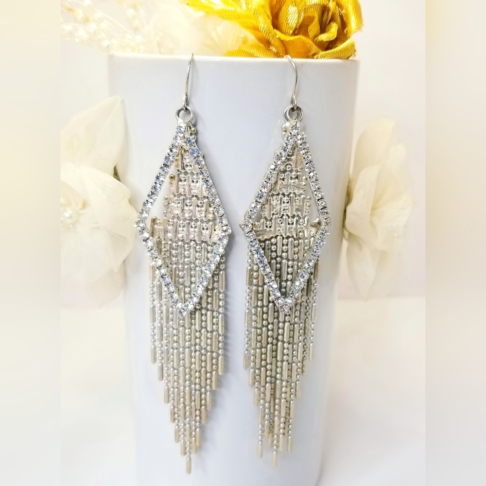 Sparkly Vintage Silver Rhinestone Tiered Chandelier Earrings